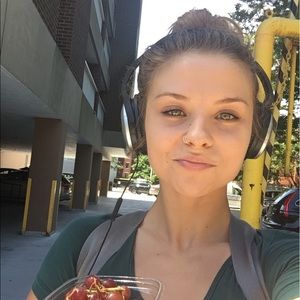 Meet your Posher, Elizabeth